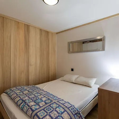 Coquet 4 Pers Avec Deco Montagne Et Balcon, Proche Des Pistes - Fr-1-404-354
