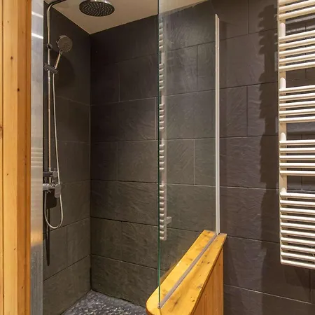 Coquet 4 Pers Avec Deco Montagne Et Balcon, Proche Des Pistes - Fr-1-404-354 Apartament